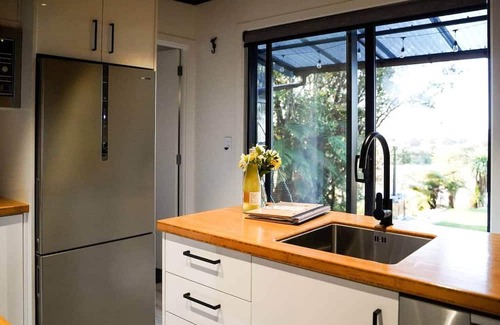 Hokitika Cabin | Hightide River Escape - w/Outdoor Bath.