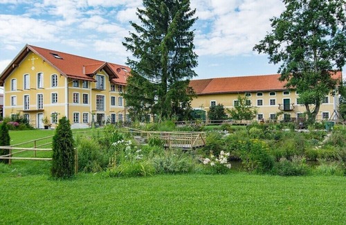 Dorfen House | Apartment in Dorfen with barbecue and Wi-Fi