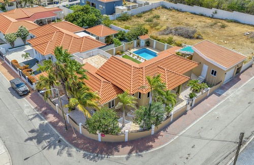 Sero Grandi House | Private Pool! Rooftop with Ocean View!