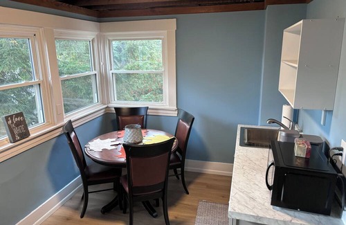 Lebanon Bed & Breakfast | Enjoyable bed & breakfast within a historic home in downtown Lebanon