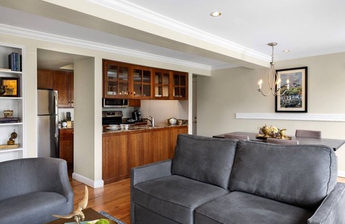 Manchester Hotel | Luxurious Spa Stay with Indoor Pool & Access to Green Mountains