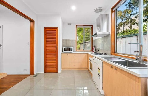 Ringwood House | Relaxing Ringwood Getaway near Mullum Mullum Trail