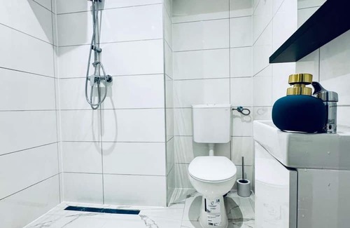 Klosterneuburg Apartment | Affordable Studio with Kitchen & Private Bath – Central Location