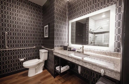 Parker Hotel | Parker Getaway | 1 Unit | Central Mainstreet Location