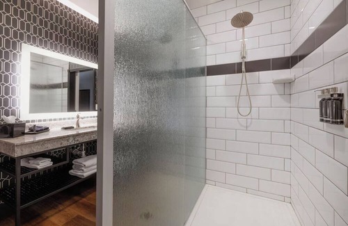 Parker Hotel | Parker Getaway | 1 Unit | Central Mainstreet Location