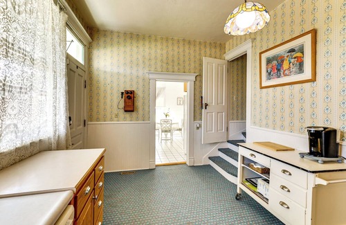 West Clarkston-Highland House | 2 Mi to River: Historic Clarkston Home w/ Views!