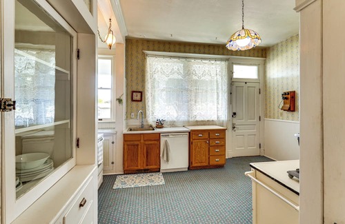 West Clarkston-Highland House | 2 Mi to River: Historic Clarkston Home w/ Views!