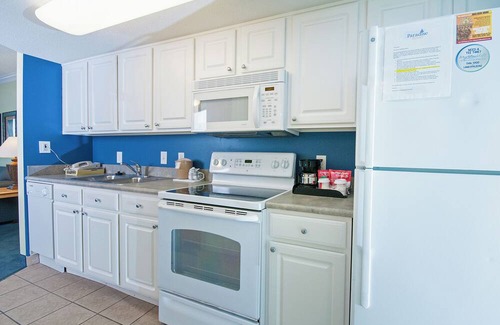 Myrtle Beach Hotel | Refreshing Beach Stay w/Ocean Views, Near Local Dining - 4 Units w/Balcony