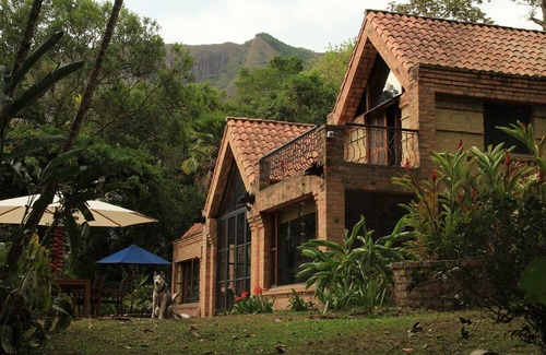 Pacho Villa | Casa Kolibri: Spectacular villa on a private lake