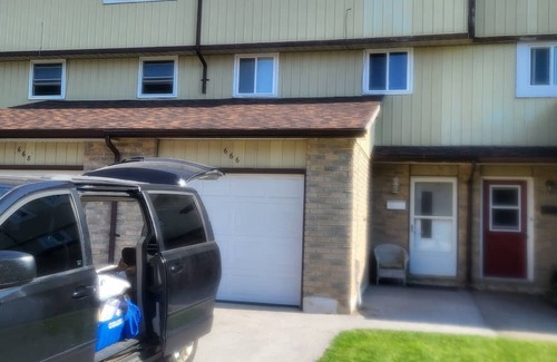 Kincardine House | Family/pet oriented home close to beaches shopping and cottage country AC Wifi
