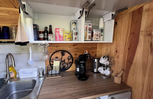 La Roque-sur-Pernes Cabin | Comfortable yurt in Provence with spa and breakfast