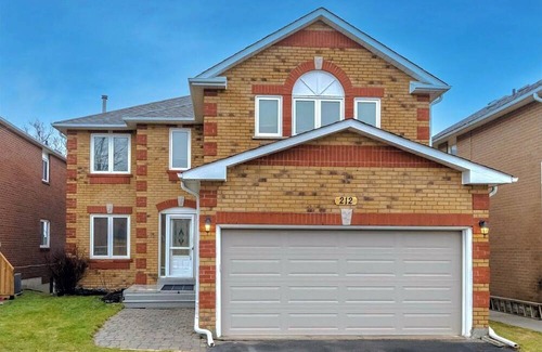 Orangeville House | Comfy & Spacious 4BR Family Home w/Patio Made for You! 10 min walk to Hospital