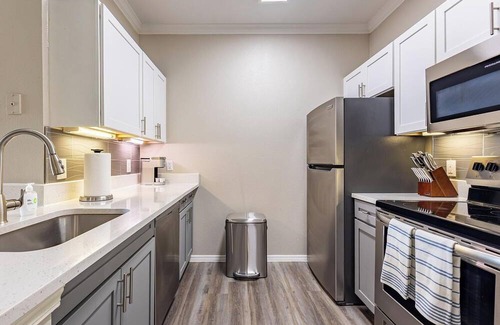 Webster Apartment | Landing | Amazing 1BD, Gym