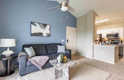 Webster Apartment | Landing | Amazing 1BD, Gym