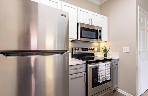 Webster Apartment | Landing | Amazing 1BD, Gym