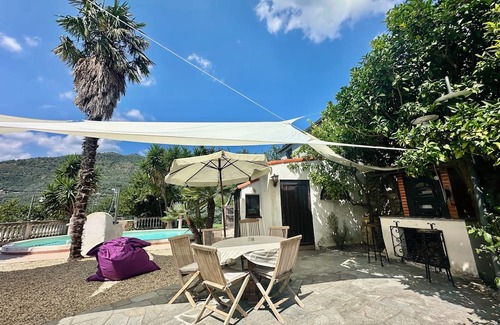 Chiusanico Villa | Villa with pool in a quiet hamlet among olive groves 8 km from the sea.