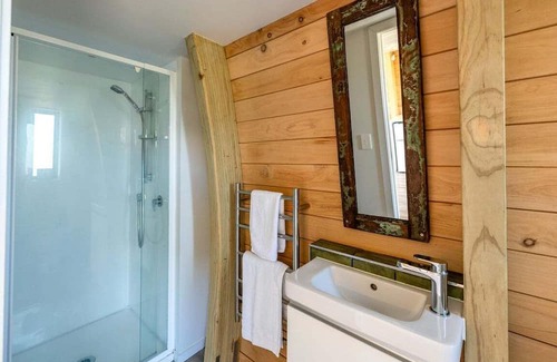 Ostend Resort | Perch on the Ridge by Waiheke Pure