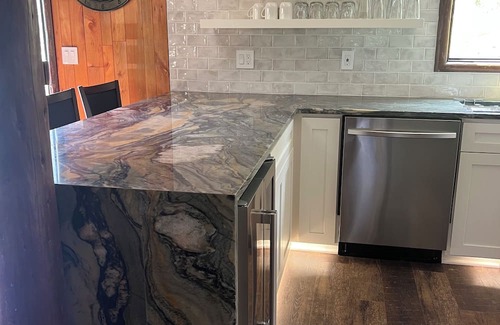 Alvadore Cabin | Cabin Retreat-nearUO-Arpt-Vineyards-slps 1-16-Events ok with prior-PETSTAYFREE