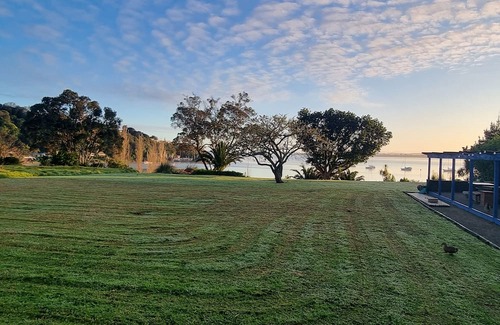 Whitford Cottage | ​Romantic Seaside Cottage: Country Calm, City Close, Retreat