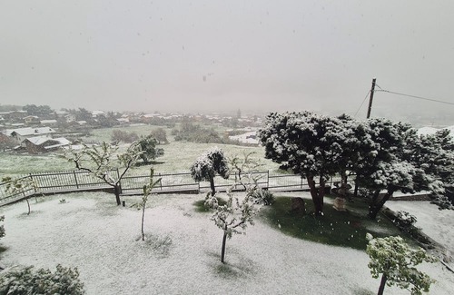 Villair-Amerique Apartment | Lighthouse Retreat – Relax in a Peaceful Garden with Breathtaking Mountain Views