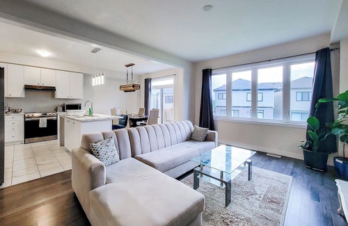 Caledonia House | Entire 4 bedroom Luxury house in Caledonia/Haldimand Very Close to Hamilton.