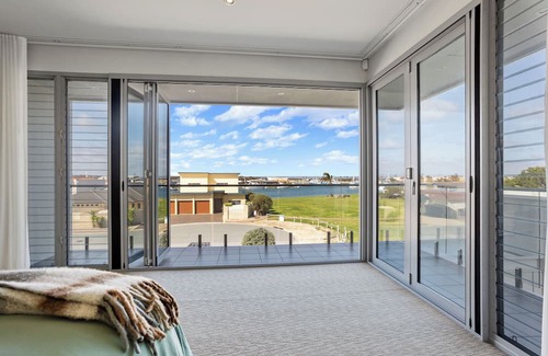 Port Lincoln House | Pearl On Calais