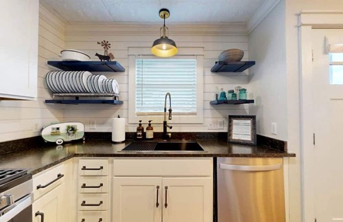 College Station Cottage | Cozy Modern Farmhouse Retreat Near Central Park in College Station, Texas