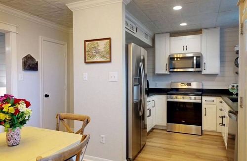 College Station Cottage | Cozy Modern Farmhouse Retreat Near Central Park in College Station, Texas