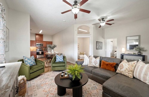 College Station Cottage | Industrial-Chic Cottage Retreat with Outdoor Space Near Kyle Field & Easterwood Airport in Dr. College Station, Texas