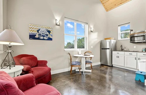 Dripping Springs Cottage | Private Romantic Cottage for an Unforgettable Couples Retreat to Texas Hill Country near Dripping Springs, Texas