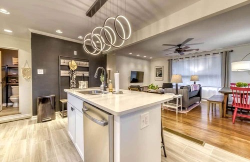 Miller Beach Cottage | Beautiful Cottage with Hot-tub in Gary, Indiana