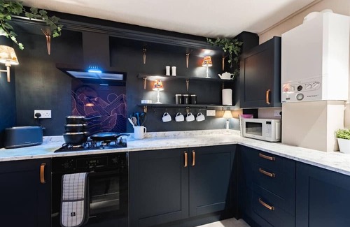 Hull Old Town Villa | Hullidays》Hull Marina Townhouse