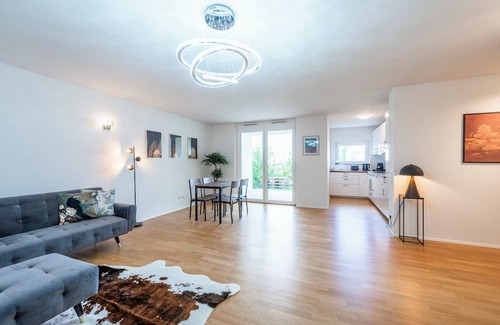 Holzgerlingen Apartment | EXQUIS 2BR Artistic Apartment TAO I Garden I Panzer Kaserne I Parking I Familly