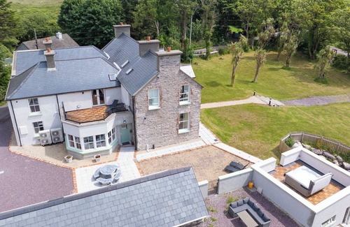 Caherdaniel House | Impressive & expansive Georgian Manor House & Cottage w/hot tub & gym studio