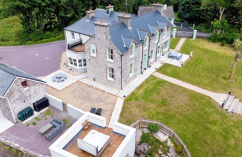 Caherdaniel House | Impressive & expansive Georgian Manor House & Cottage w/hot tub & gym studio