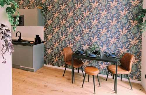 Favoriten Apartment | Velvet Vienna - at Metro station U1 - 5 mins to Opera