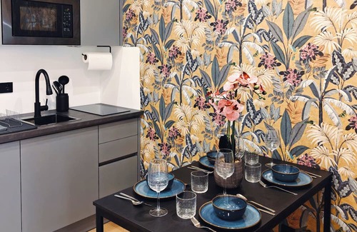 Favoriten Apartment | Velvet Vienna - at Metro station U1 - 5 mins to Opera