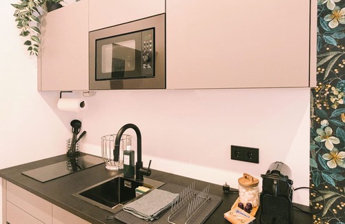 Favoriten Apartment | Velvet Vienna - at Metro station U1 - 5 mins to Opera