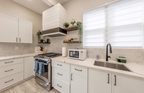 Roselle House | Casa Francesca 6BR Villa & Heated Pool