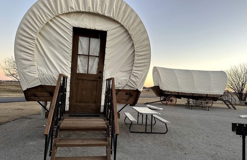 South Oklahoma City House | Oklahoma Glamping in this Wonderful Covered Wagon for Family Vacations near Oklahoma City