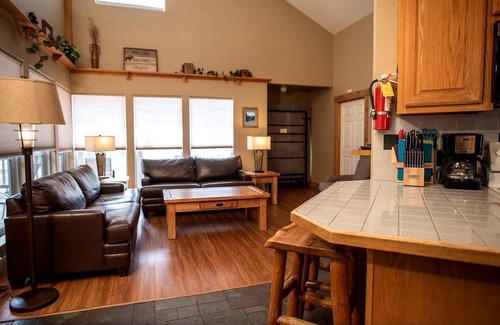 Salida Cabin | Eco-Friendly Cabin with Views of the Rocky Mountains in Colorado