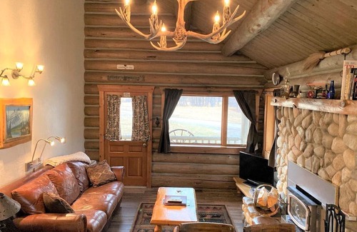 Darby Cabin | Rocky Mountains Nature Escape: Amazing Log Cabin with a Hot Tub in Darby, MT