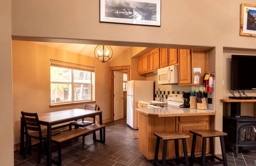 Salida Cabin | Secluded Getaway with Mountain Views along the Arkansas River in Colorado