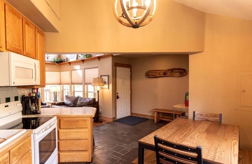 Salida Cabin | Secluded Getaway with Mountain Views along the Arkansas River in Colorado