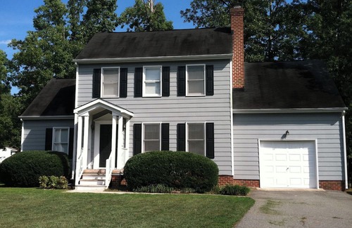 Richmond House | Perfect for Extended Stays! 1st Floor Bedroom, Fenced Area for Pets!