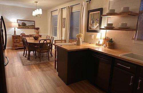 Balch Springs House | Cozy Cottage | 3 BR/2 BA -15 min Downtown Dallas