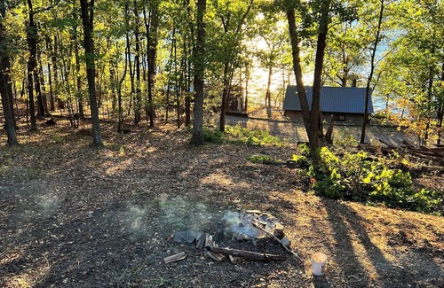 Burdett Cottage | Cliff’s Edge Cottage Lakeview - Tranquil 2 Acre Escape Overlooking Seneca Lake