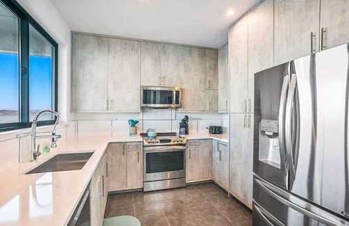 Rollingbay House | Rolling Bay Villa: Waterfront Haven in Bainbridge