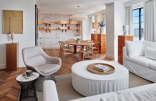 Dupont Circle Hotel | Spacious Room Ideal for Exploring Washington DC