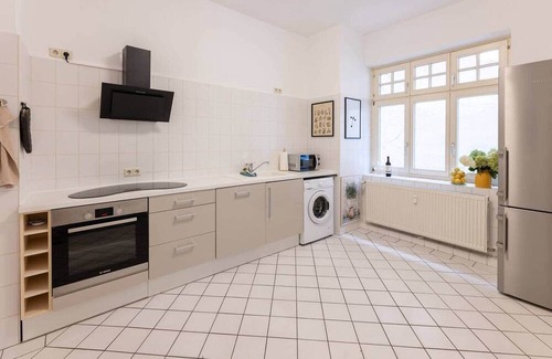 Stendal House | To complete